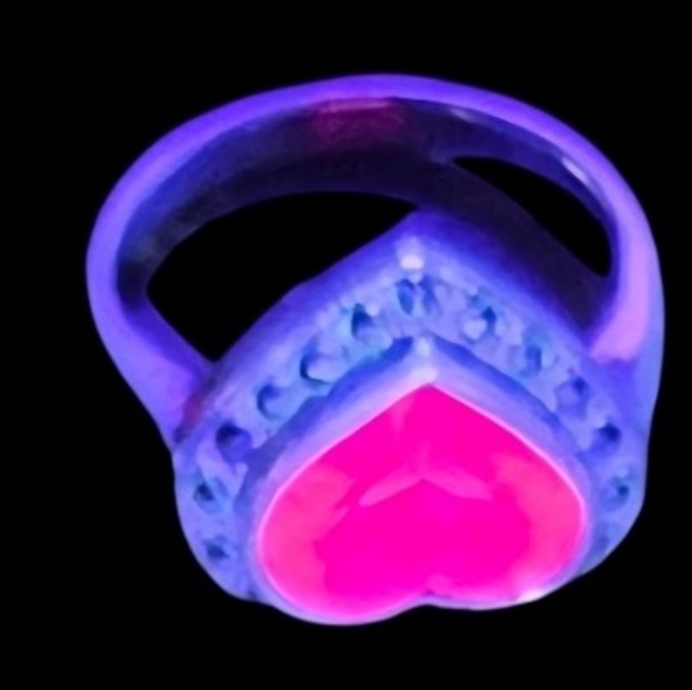925 Pink Stone and Marcasite sterling silver Sz 7.5. Glows under UV Light!! - Picture 9 of 10
